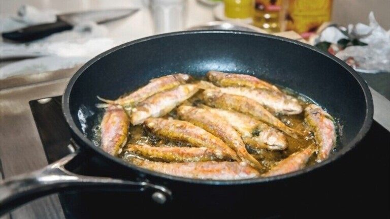 Best Oil For Deep Frying Fish Feb 2023 Top 9 Picks   Best Oil For Deep Frying Fish 768x432 